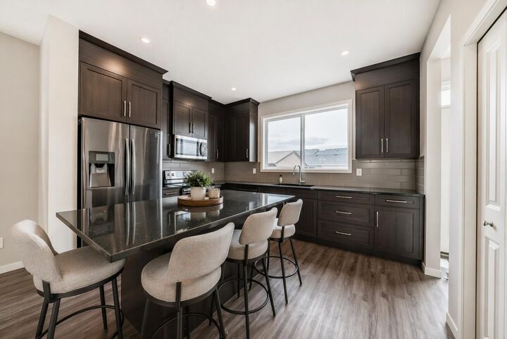 Property Photo:  18 Willow Crescent  AB T1S 5S2 