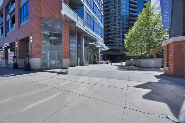 Property Photo: 225 11 Avenue SE 1003 AB T2G 0G3