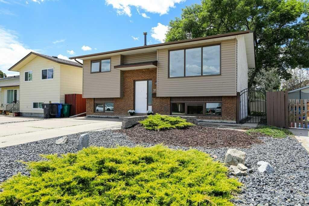 Property Photo:  316 Leaside Avenue S  AB T1J 4J2 