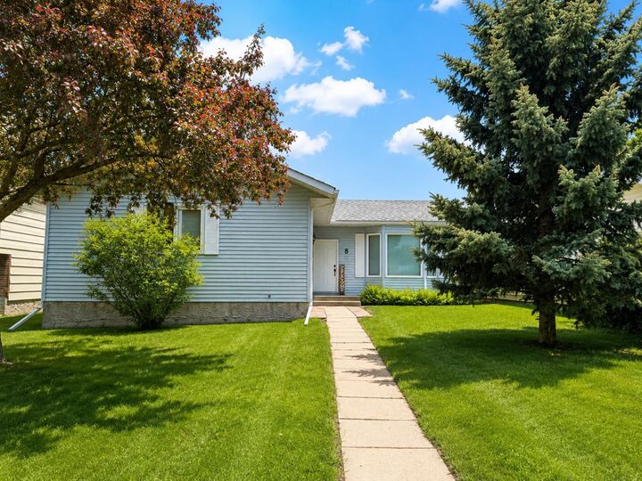 Property Photo: 8 Harolds Hollow AB T7S 1C3