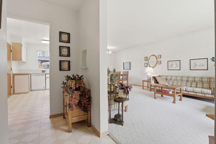 Property Photo:  908 30 Avenue NW  AB T2K 0A1 