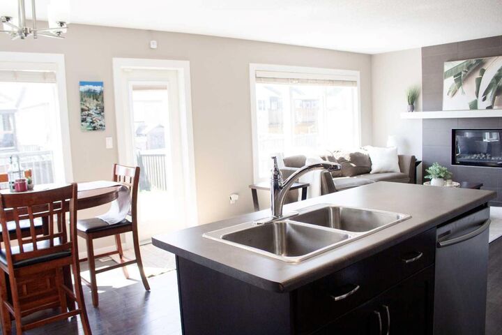 Property Photo: 10305 Royal Oaks Drive AB T8V 2R1