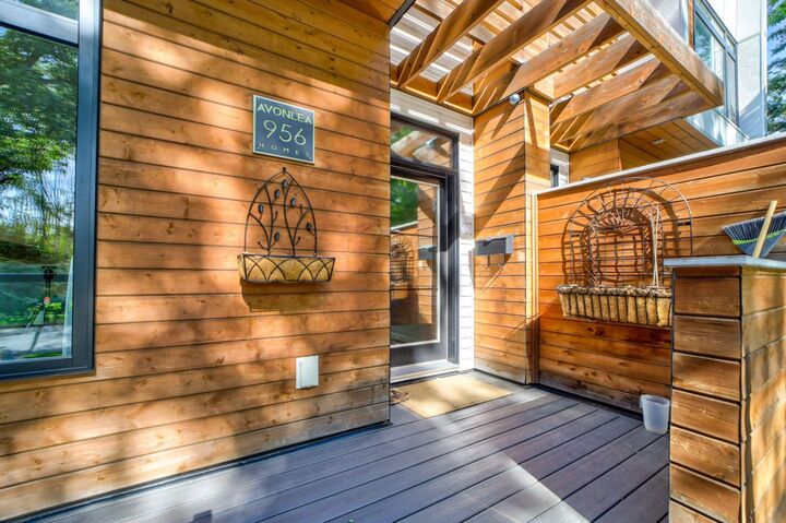 Property Photo: 956 11 Street S AB T1J 2P8