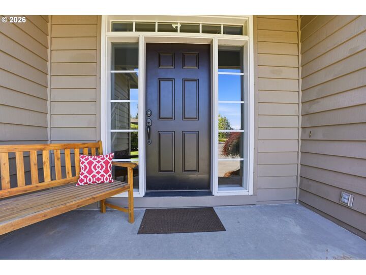 Property Photo: 13906 NW 51st Ct WA 98685