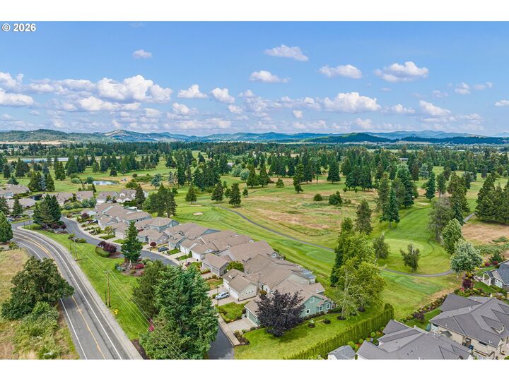 Property Photo: 40 Magnolia Dr OR 97426