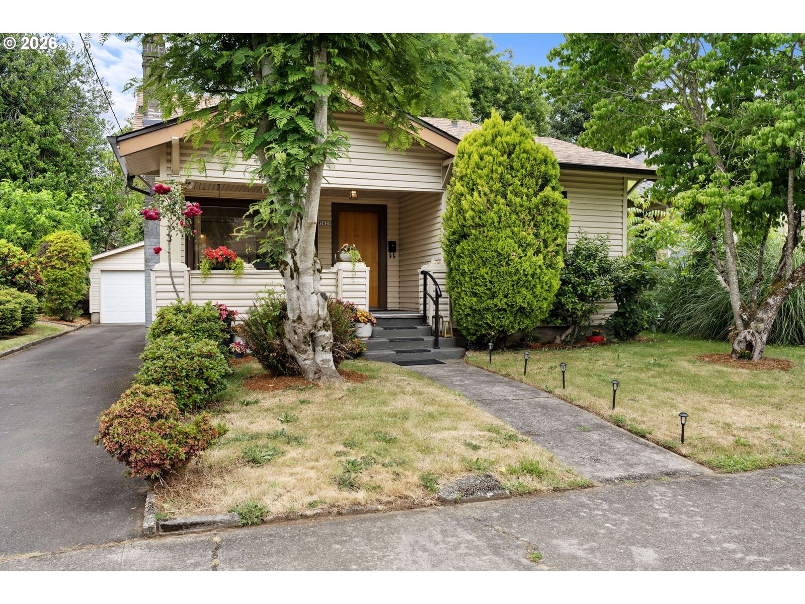Property Photo: 5825 NE Everett St OR 97213