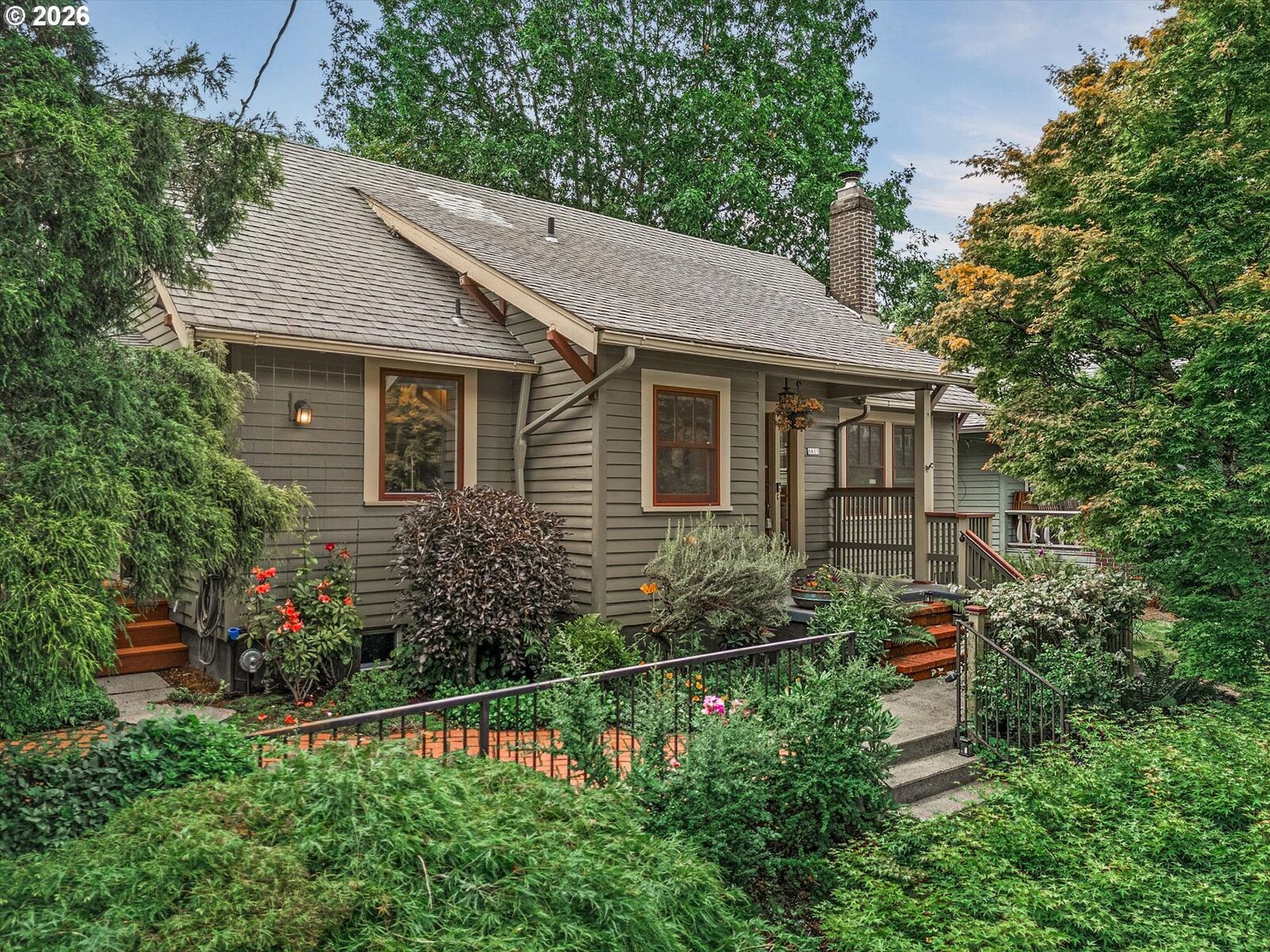 Property Photo: 6615 SE 22nd Ave OR 97202