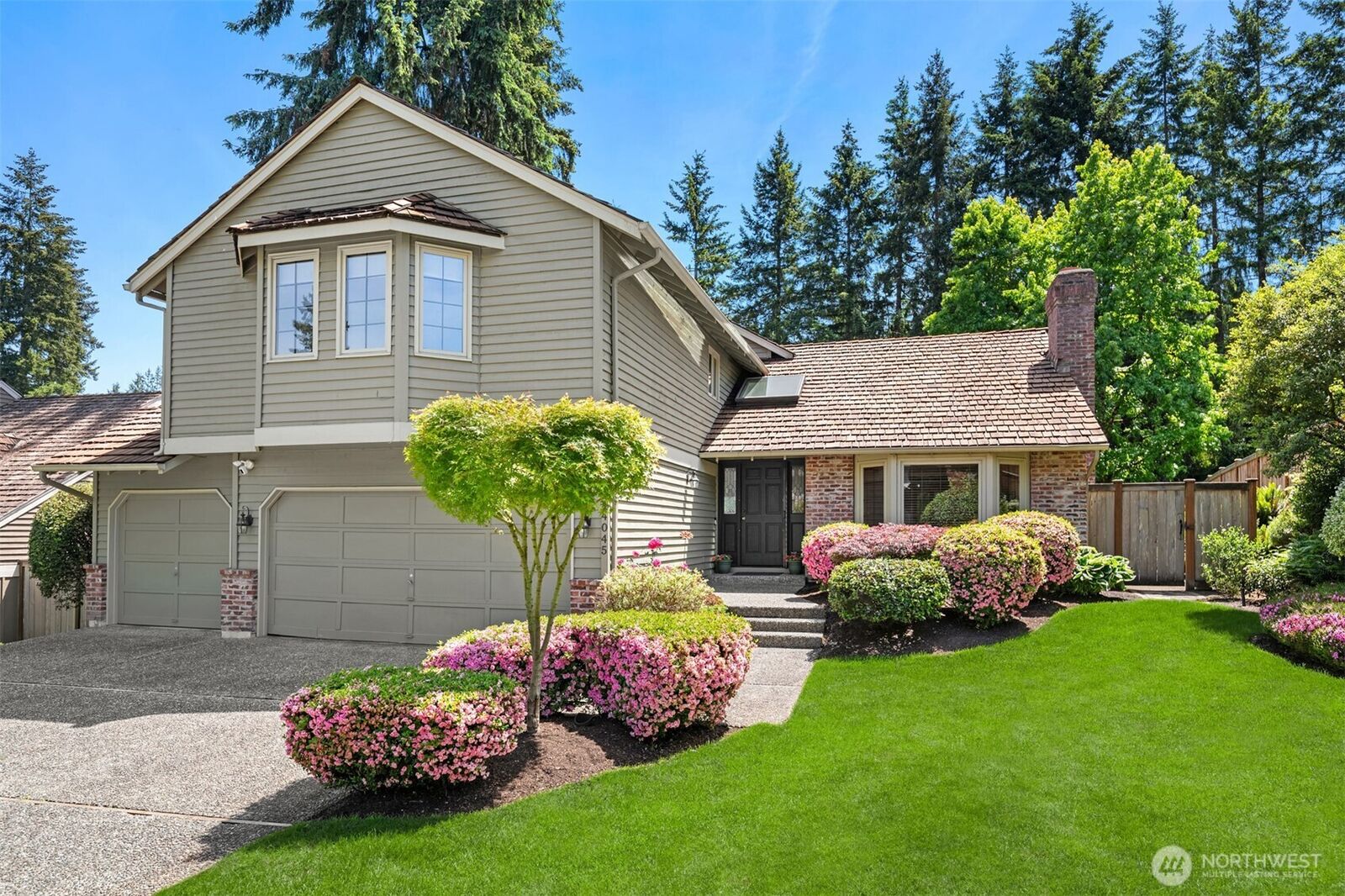 Property Photo: 14045 NE 61st Street WA 98052
