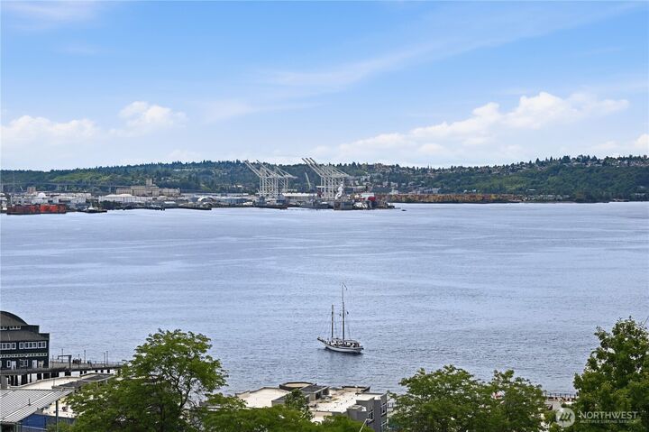Property Photo:  2021  1st Avenue B6  WA 98121 