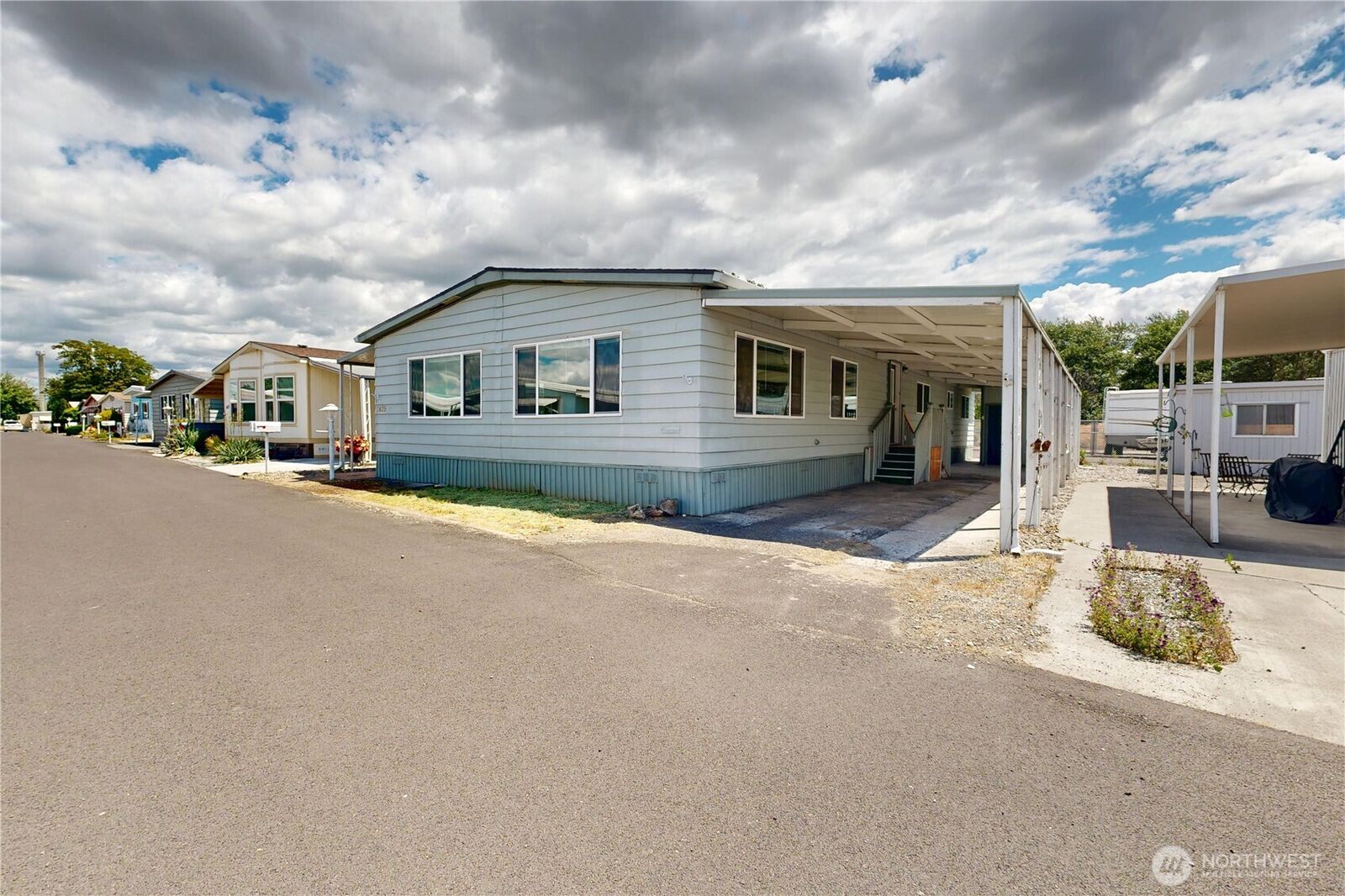 Property Photo: 1425 Emerald Street WA 99362
