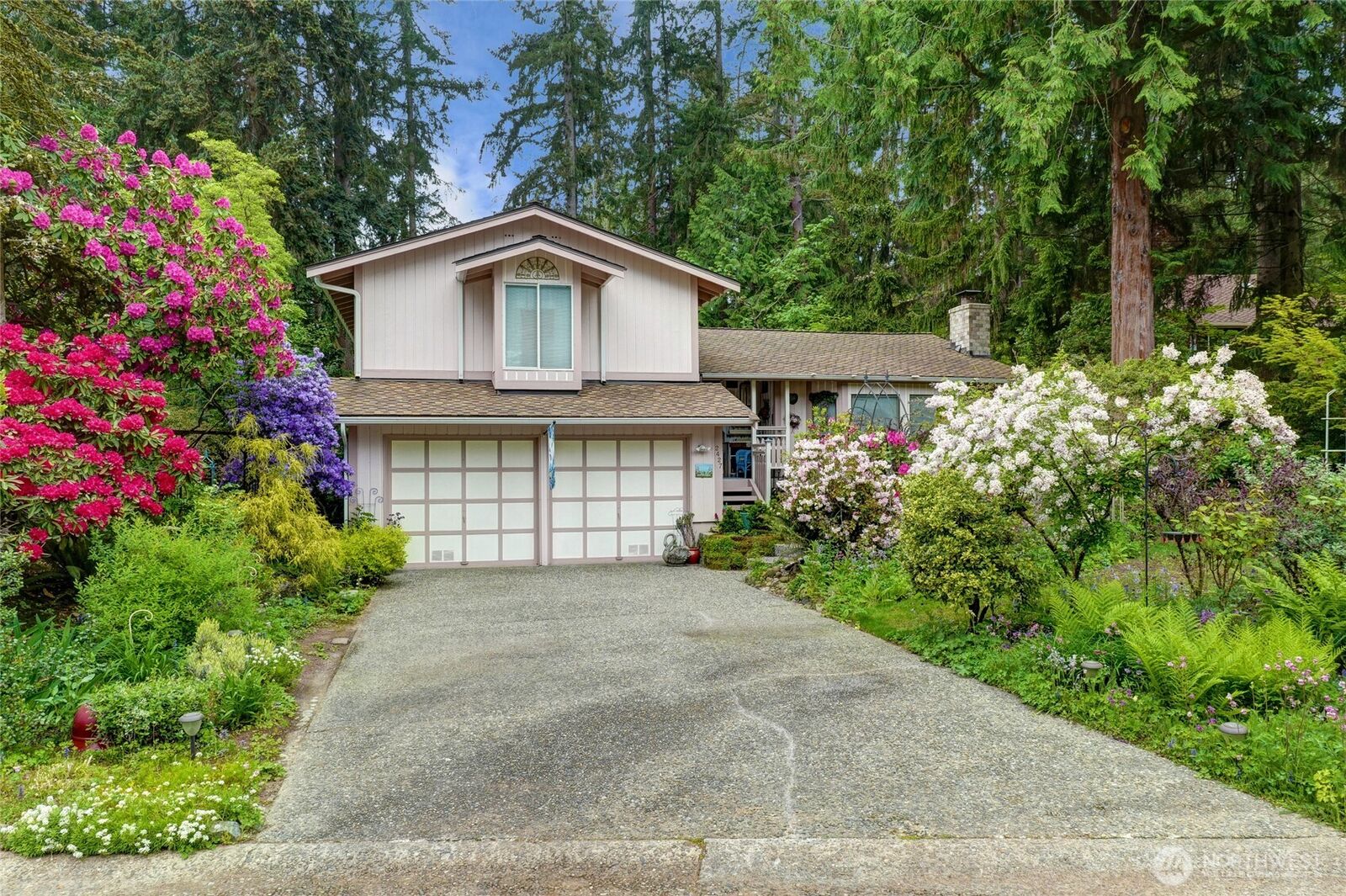 Property Photo:  2427  147th Place SE  WA 98012 