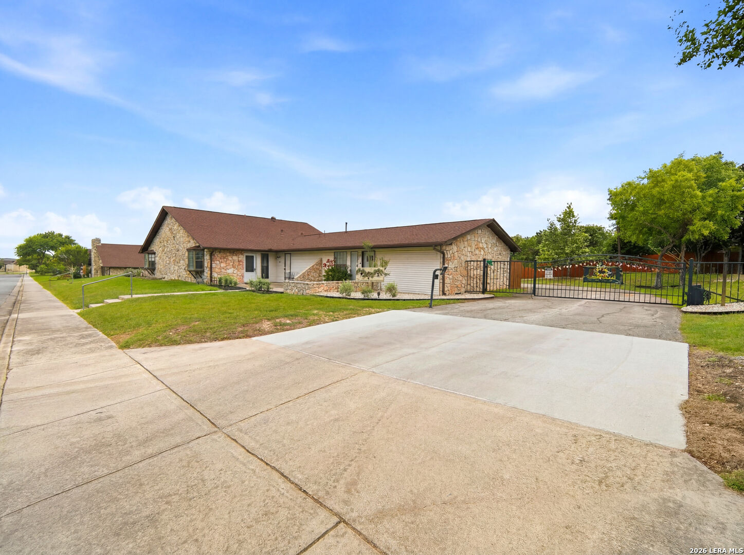 Property Photo:  515 Oak Park Dr 515  TX 78006 
