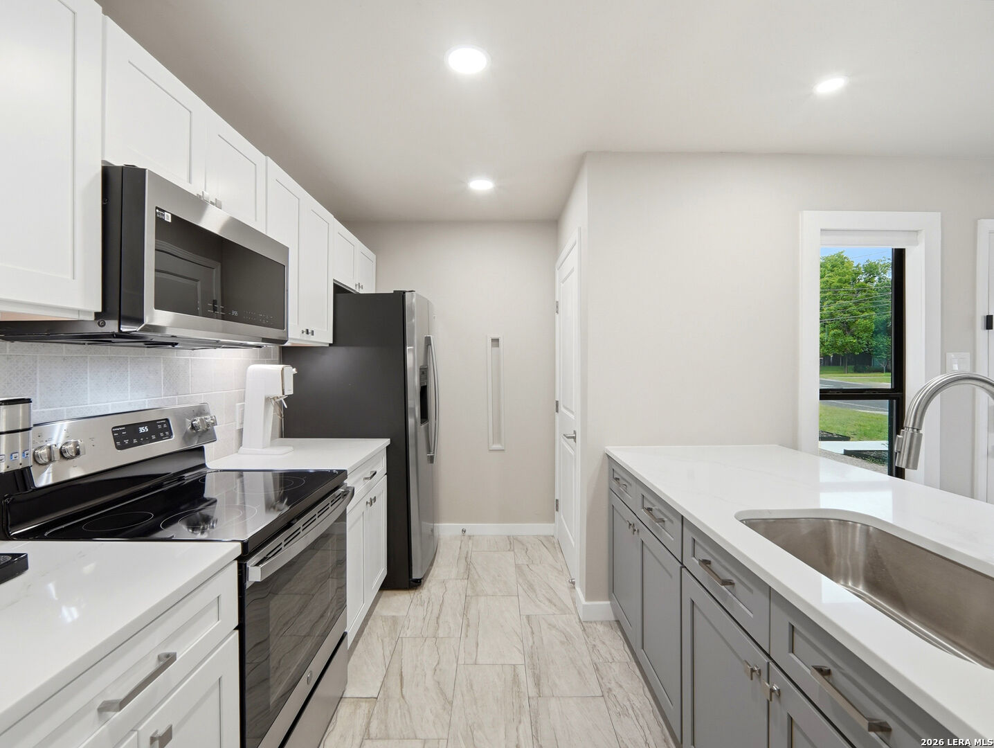 Property Photo:  515 Oak Park Dr 515  TX 78006 