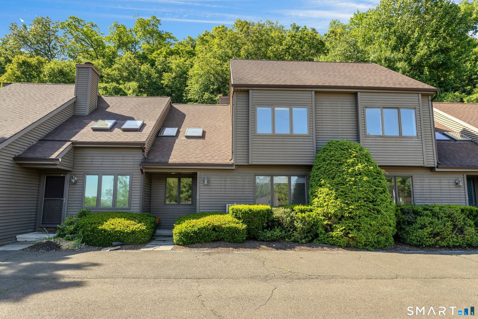 Property Photo: 18 Twin Oaks 18 CT 06776