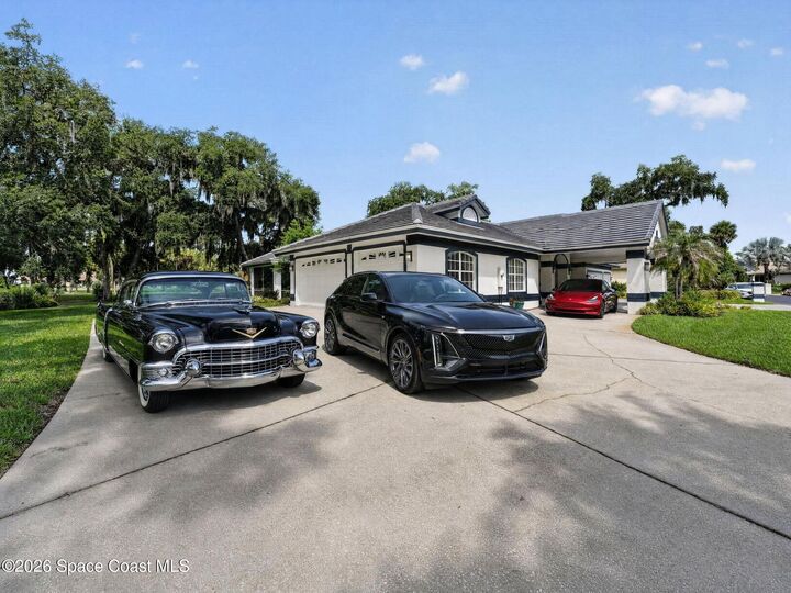 Property Photo:  802 Florencia Circle  FL 32780 