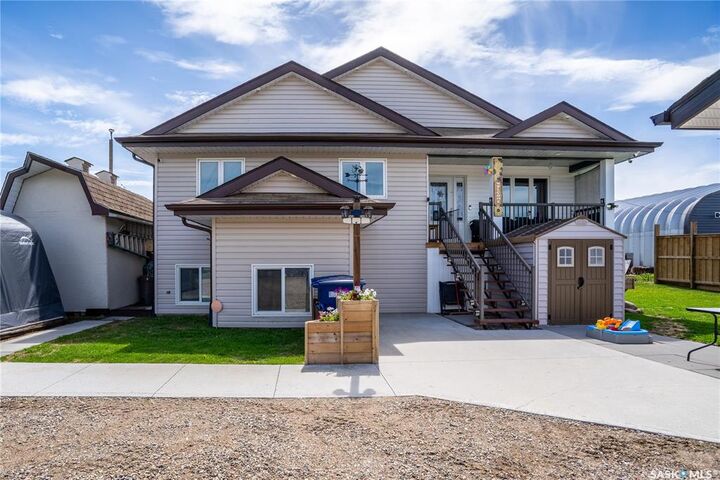 Property Photo:  206 1st Avenue S  SK S0M 2K0 