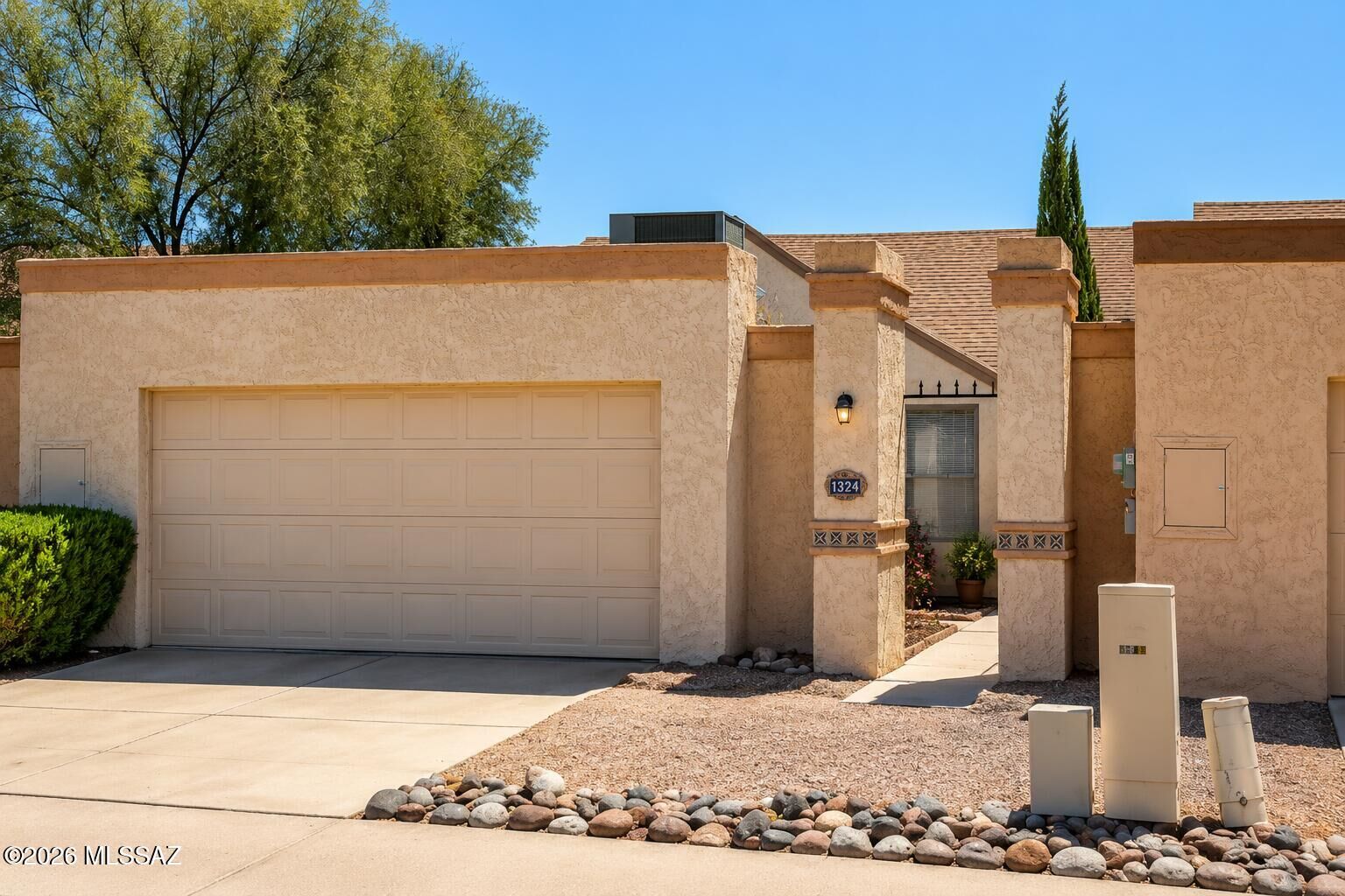 Property Photo: 1324 N Honeyrose Avenue AZ 85745