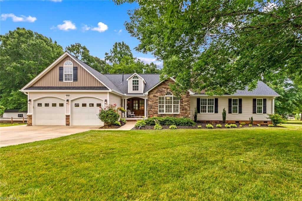 Property Photo:  596 Maple Ridge Circle  NC 28147 