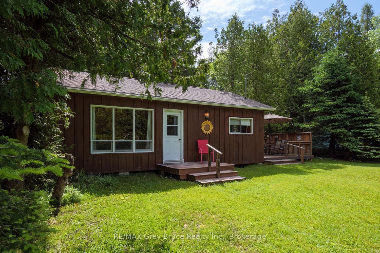 Property Photo: 11 Eldridge Avenue ON N0H 2G0