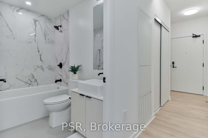 Property Photo: 1285 Dupont Street 2402 ON M6H 0E3