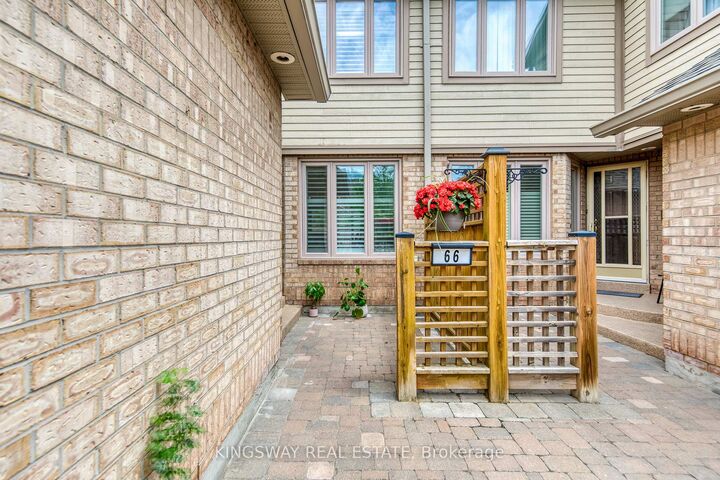 Property Photo: 1725 The Chase Road 66 ON L5M 4N3