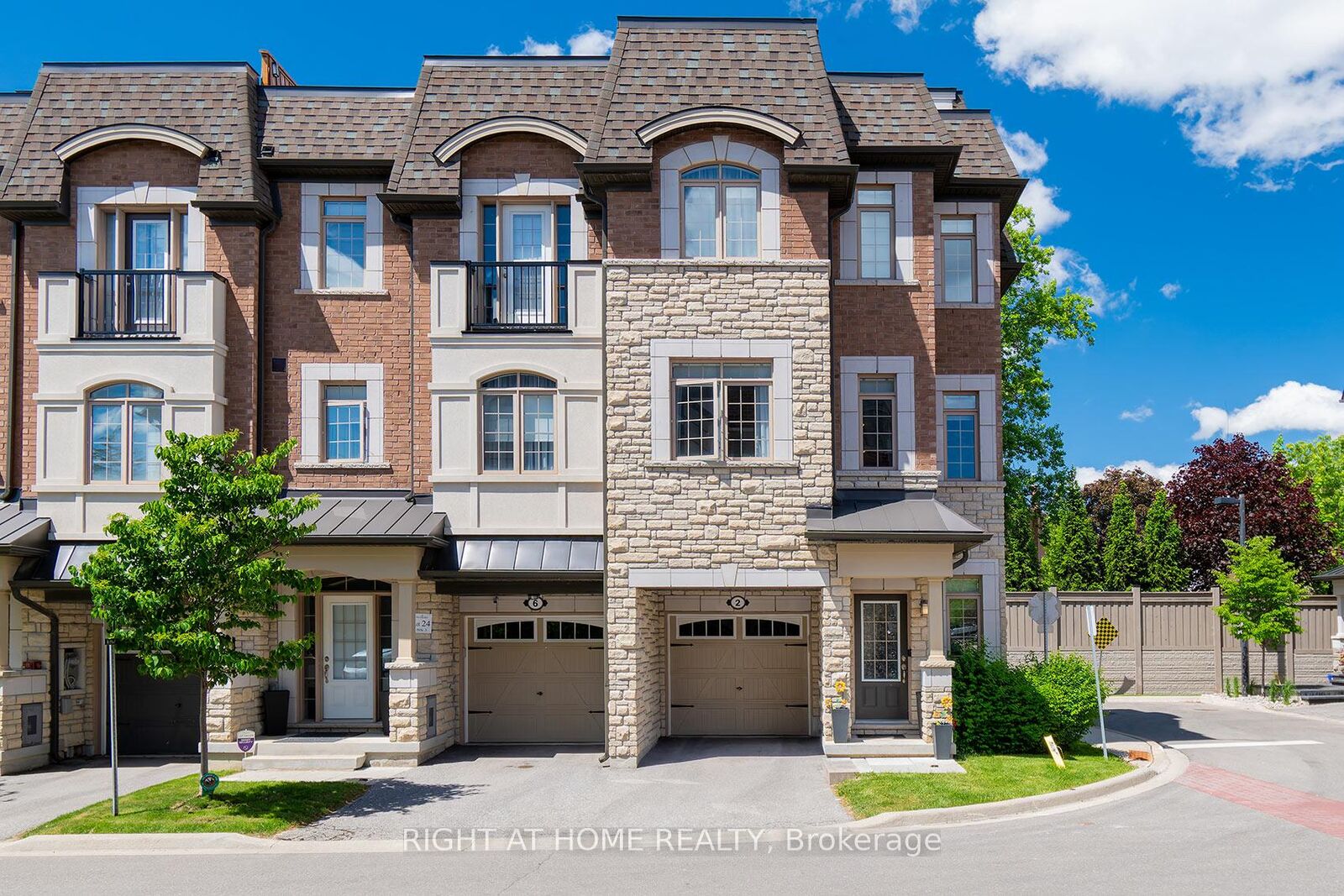 Property Photo: 2 Queen Mary Court ON L4L 0H9