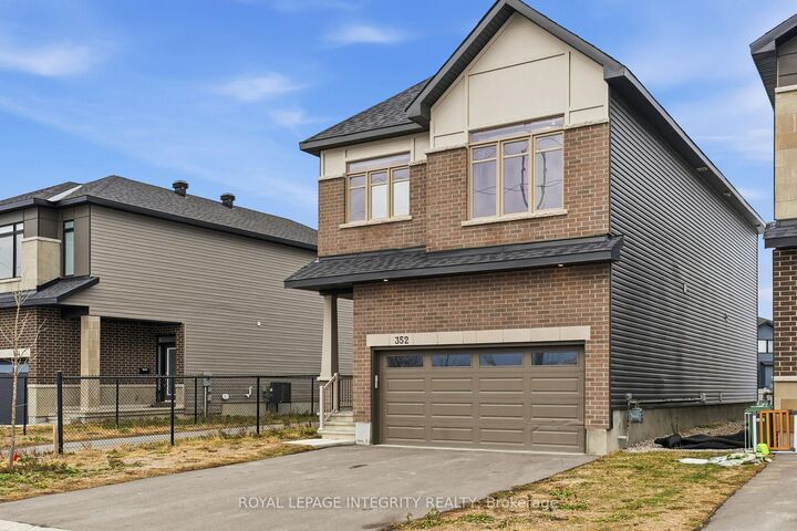Property Photo: 352 Monticello Avenue ON K2S 2S5