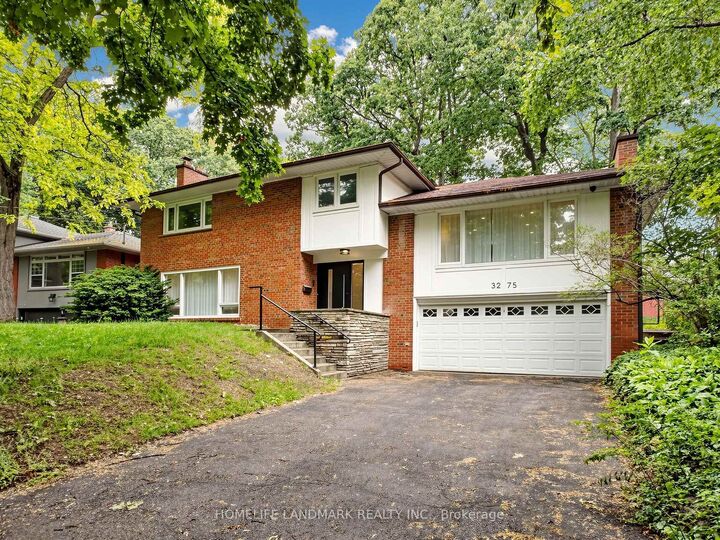 Property Photo: 3275 Credit Heights Drive ON L5C 2L8
