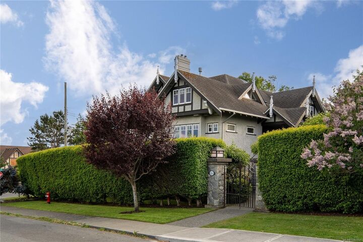 Property Photo: 318 Newport Ave BC V8S 5C5