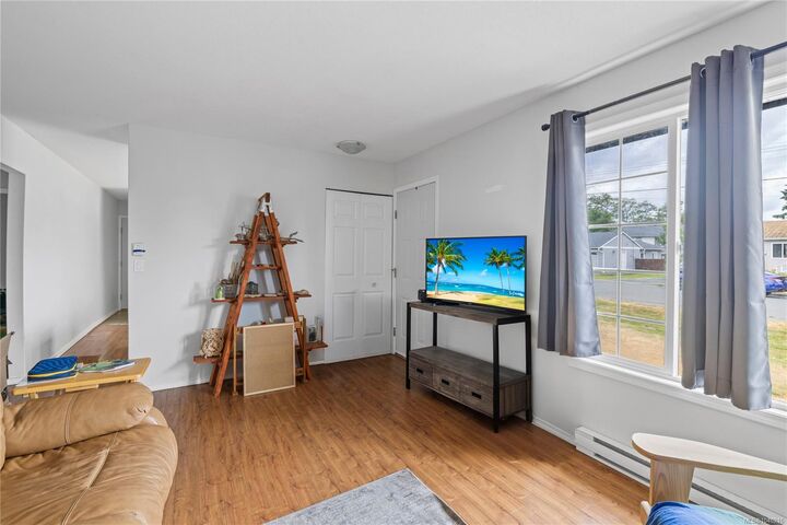 Property Photo:  206 Stanford Ave  BC V9P 1L7 