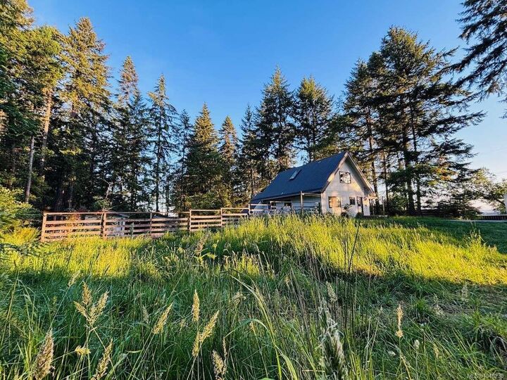 Property Photo: 261 Mobrae Ave BC V8K 1J7