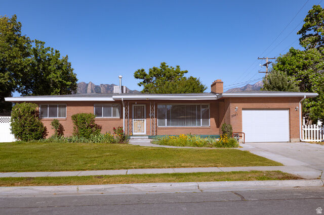 Property Photo: 5921 S 200 E UT 84107