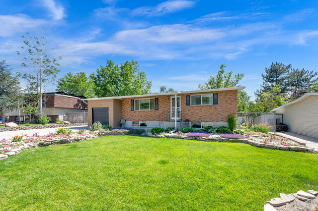 Property Photo: 1142 E Turquoise Way UT 84094