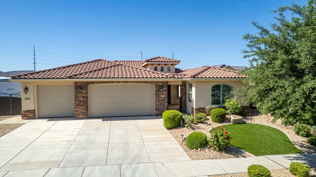 Property Photo: 956 E Roadrunner Dr UT 84780