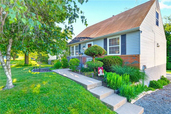Property Photo: 1805 Cedaridge Drive PA 15129