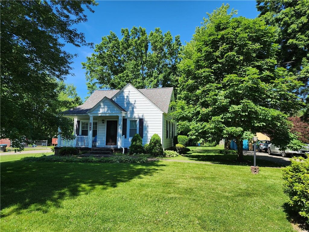 Property Photo: 254 Fairmont Dr PA 16148