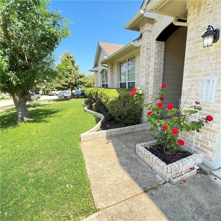 Property Photo: 20013 Crane Creek Loop TX 78660
