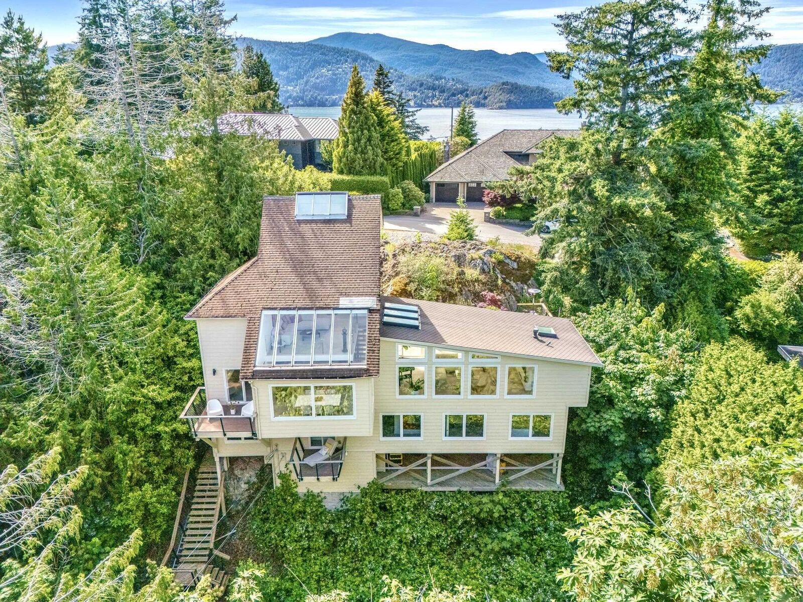 Property Photo: 6236 Summit Avenue BC V7W 1Y2