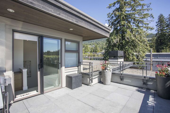 Property Photo: 2432 Haywood Avenue 300 BC V7V 1Y1