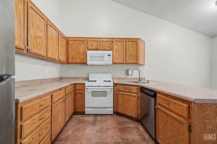 Property Photo: 5300 Plute Pass Street CA 93307