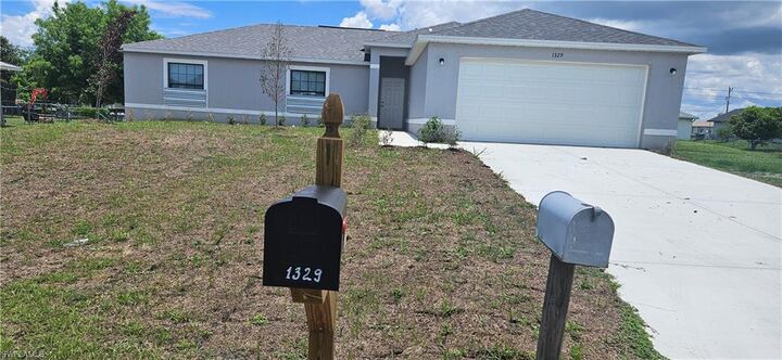 Property Photo: 1329 NE 19th St FL 33909