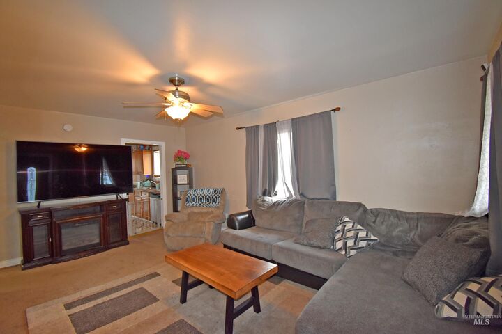 Property Photo:  437 12th Street  WA 99403 