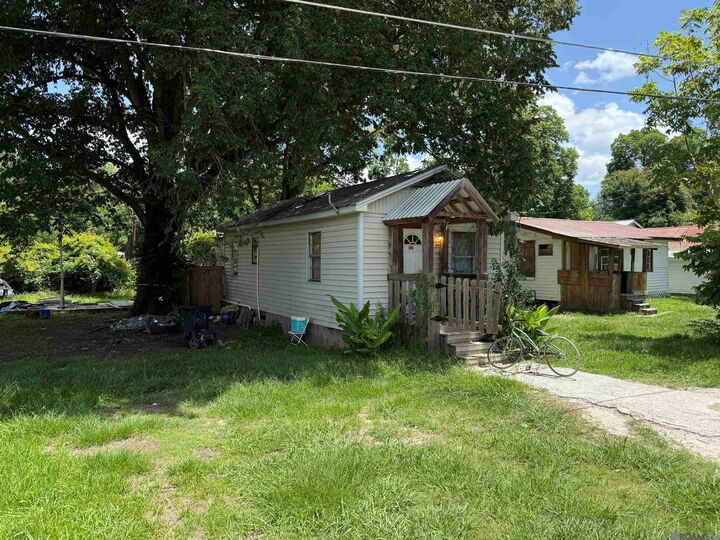 Property Photo: 406 W Caroline St LA 70737