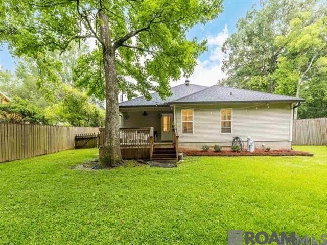Property Photo: 18634 White Oak Dr LA 70769