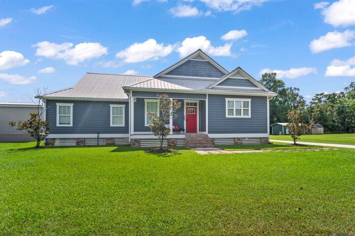 Property Photo: 17086 Parker Heights Dr LA 70769