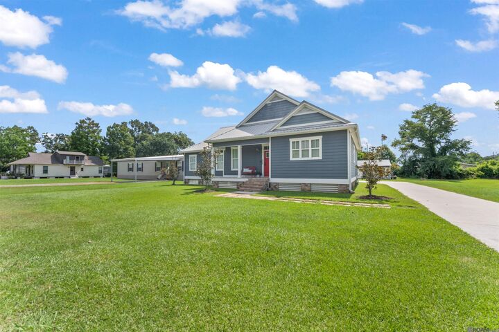 Property Photo: 17086 Parker Heights Dr LA 70769
