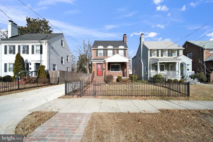 Property Photo:  423 Quackenbos Street NW  DC 20011 
