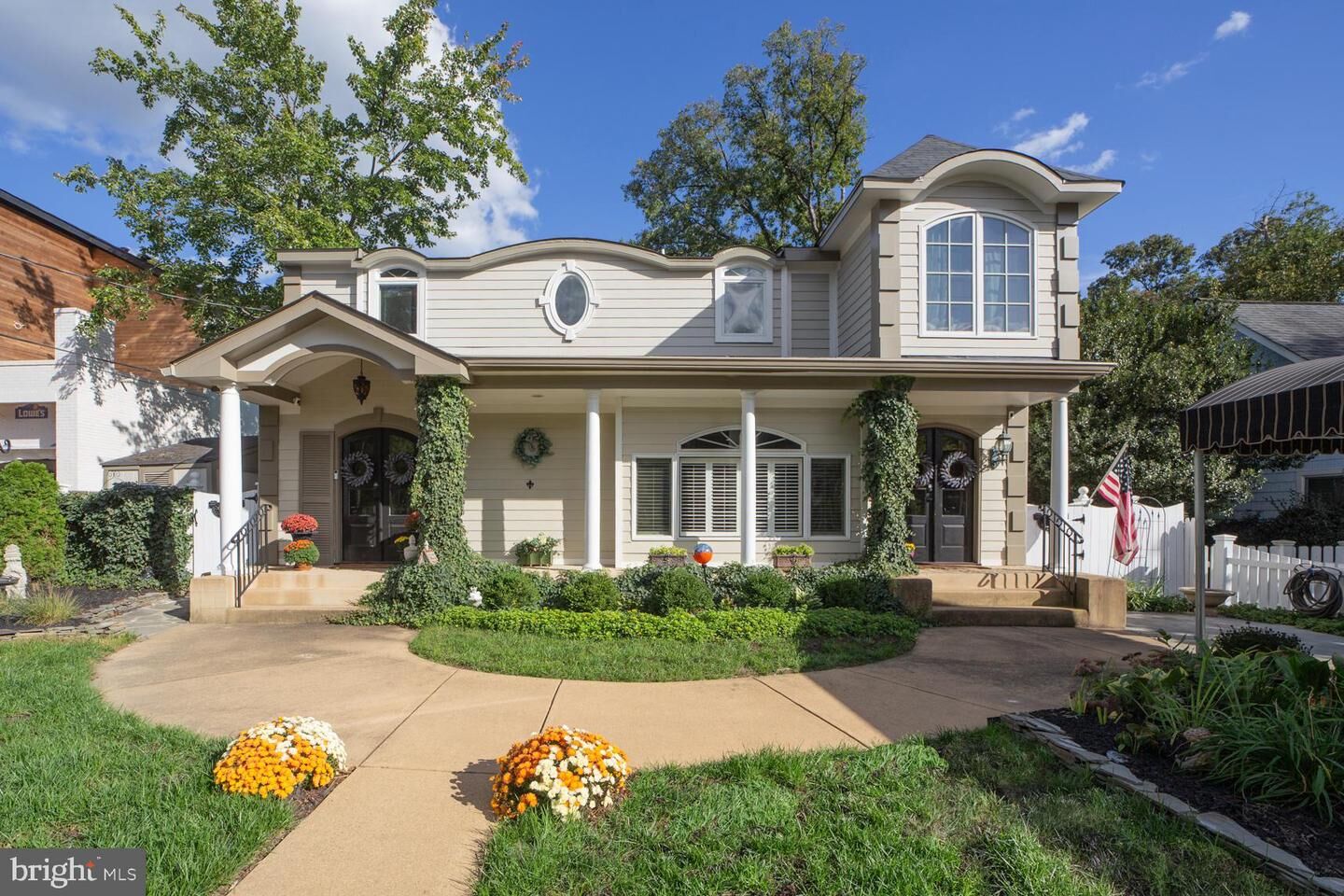 Property Photo:  