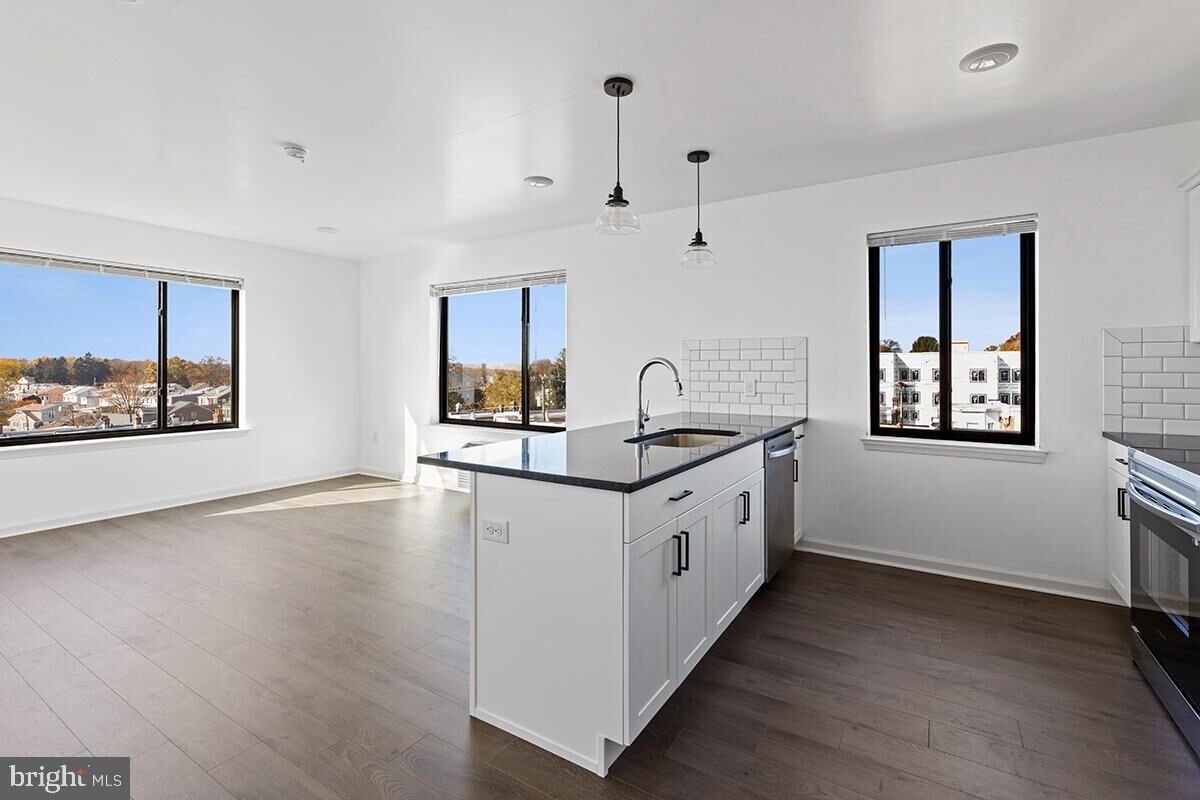 Property Photo: 404 Fountain St 207 PA 19128
