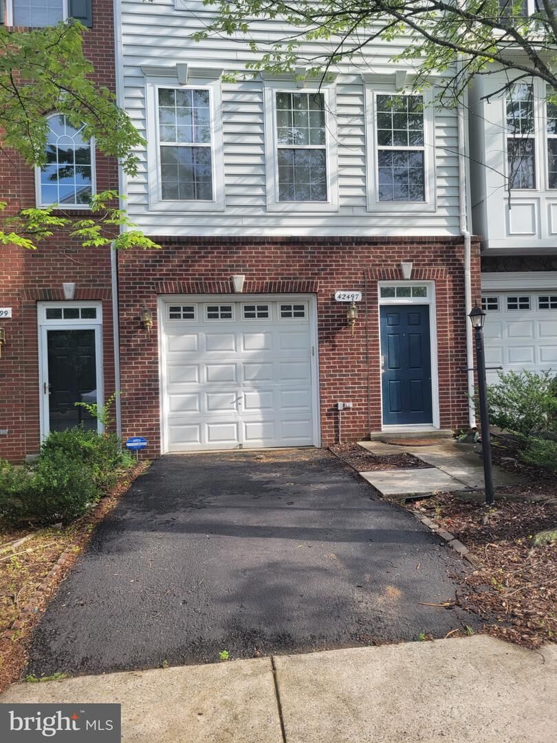 Property Photo:  42497 Magellan Square  VA 20148 